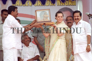Image Id : 7496315 <span>Date : 2006-04-18 <span>Category : Politics</span>