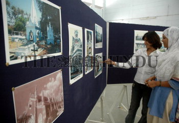 Image Id : 7542031 <span>Date : 2006-04-21 <span>Category : Arts Culture and Entertainment</span>