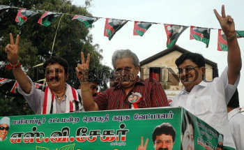 Image Id : 7618465 <span>Date : 2006-04-27 <span>Category : Politics</span>