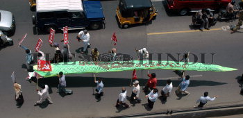 Image Id : 7677113 <span>Date : 2006-05-03 <span>Category : Labour</span>