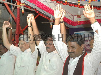 Image Id : 7678965 <span>Date : 2006-05-03 <span>Category : Politics</span>