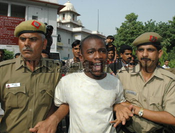 Image Id : 8005842 <span>Date : 2006-06-05 <span>Category : Crime Law and Justice</span>