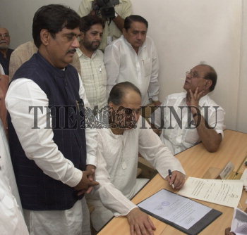 Image Id : 8006262 <span>Date : 2006-06-05 <span>Category : Politics</span>