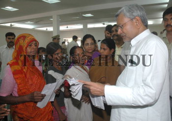 Image Id : 8142692 <span>Date : 2006-06-15 <span>Category : Politics</span>