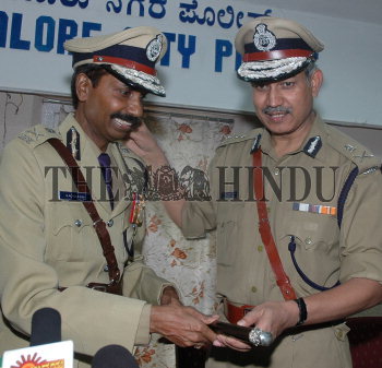 Image Id : 8217610 <span>Date : 2006-06-21 <span>Category : Crime Law and Justice</span>