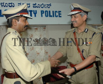 Image Id : 8217623 <span>Date : 2006-06-21 <span>Category : Crime Law and Justice</span>