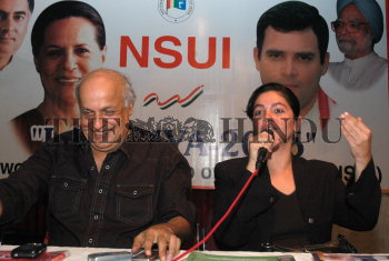 Image Id : 8329500 <span>Date : 2006-06-30 <span>Category : Politics</span>