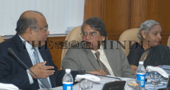 Image Id : 8395890 <span>Date : 2006-07-06 <span>Category : Economy Business and Finance</span>