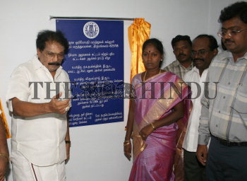 Image Id : 8466218 <span>Date : 2006-07-13 <span>Category : Politics</span>