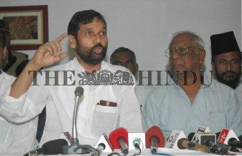 Image Id : 8535818 <span>Date : 2006-07-20 <span>Category : Politics</span>
