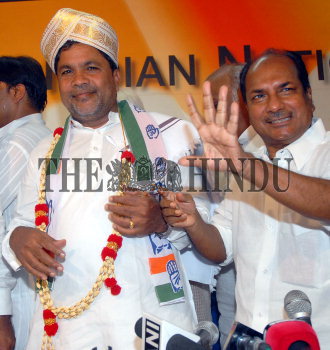 Image Id : 8558209 <span>Date : 2006-07-22 <span>Category : Politics</span>