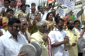 Image Id : 8572748 <span>Date : 2006-07-24 <span>Category : Politics</span>