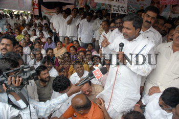 Image Id : 8581588 <span>Date : 2006-07-25 <span>Category : Politics</span>