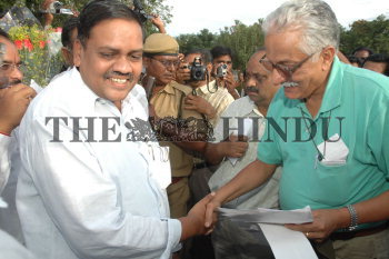 Image Id : 8640603 <span>Date : 2006-07-31 <span>Category : Politics</span>