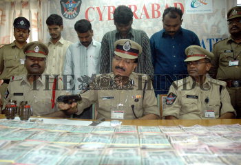 Image Id : 8794598 <span>Date : 2006-08-11 <span>Category : Crime Law and Justice</span>