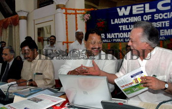 Image Id : 8833870 <span>Date : 2006-08-14 <span>Category : Politics</span>