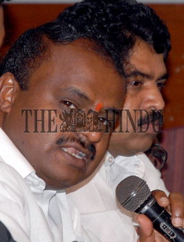 Image Id : 8868023 <span>Date : 2006-08-16 <span>Category : Politics</span>