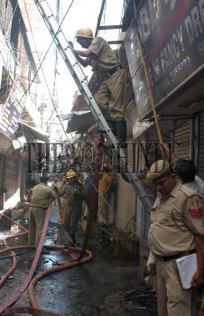 Image Id : 8901851 <span>Date : 2006-08-18 <span>Category : Disaster and Accident</span>