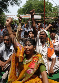 Image Id : 8980935 <span>Date : 2006-08-22 <span>Category : Politics</span>