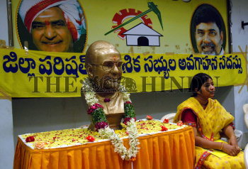 Image Id : 9402245 <span>Date : 2006-09-18 <span>Category : Politics</span>