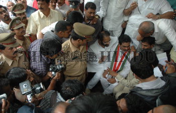 Image Id : 9403456 <span>Date : 2006-09-18 <span>Category : Politics</span>