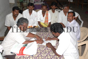 Image Id : 9529447 <span>Date : 2006-09-28 <span>Category : Politics</span>