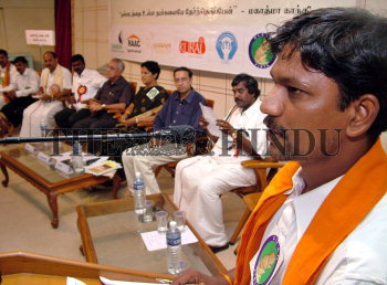 Image Id : 9700528 <span>Date : 2006-10-07 <span>Category : Politics</span>