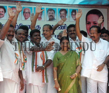 Image Id : 9726180 <span>Date : 2006-10-09 <span>Category : Politics</span>