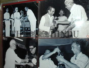 Image Id : 9812990 <span>Date : 2006-10-15 <span>Category : Politics</span>