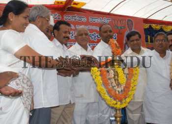 Image Id : 9833463 <span>Date : 2006-10-16 <span>Category : Politics</span>