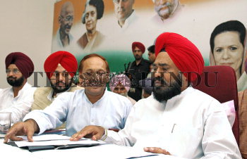 Image Id : 9851478 <span>Date : 2006-10-17 <span>Category : Politics</span>