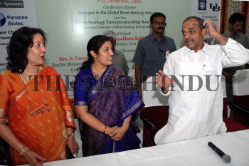 Image Id : 10225726 <span>Date : 2006-11-09 <span>Category : Politics</span>