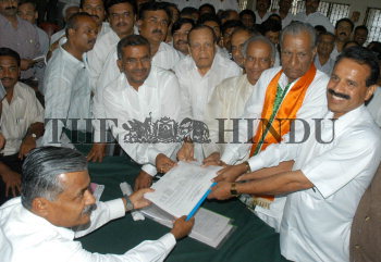 Image Id : 10350946 <span>Date : 2006-11-17 <span>Category : Politics</span>
