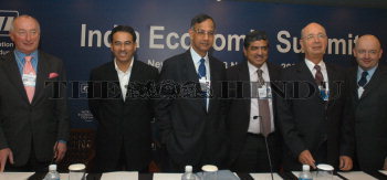 Image Id : 10457749 <span>Date : 2006-11-26 <span>Category : Economy Business and Finance</span>