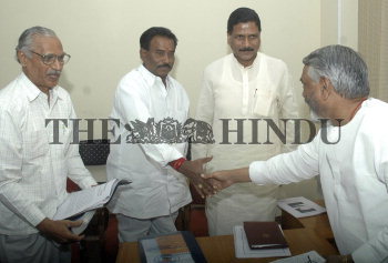 Image Id : 11049657 <span>Date : 2007-01-17 <span>Category : Politics</span>