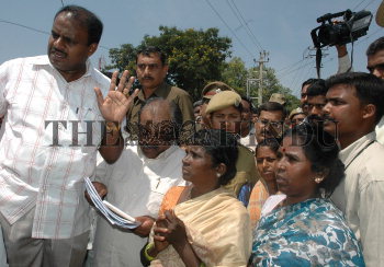 Image Id : 12127443 <span>Date : 2007-04-23 <span>Category : Politics</span>