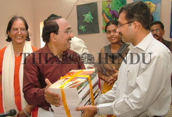 Image Id : 12303244 <span>Date : 2007-05-06 <span>Category : Politics</span>