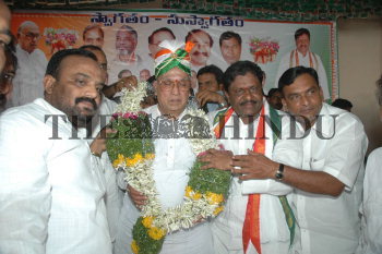 Image Id : 12741018 <span>Date : 2007-06-06 <span>Category : Politics</span>