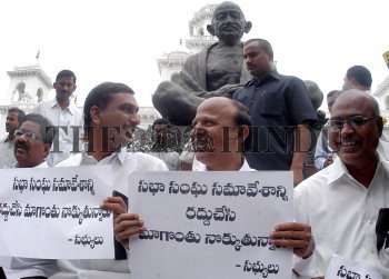 Image Id : 12927814 <span>Date : 2007-06-19 <span>Category : Politics</span>