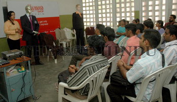 Image Id : 13826644 <span>Date : 2007-08-19 <span>Category : Labour</span>