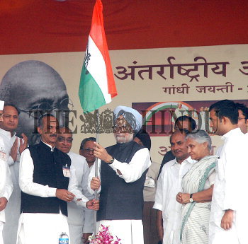 Image Id : 14516909 <span>Date : 2007-10-02 <span>Category : Politics</span>