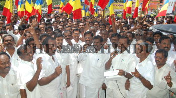 Image Id : 14568010 <span>Date : 2007-10-05 <span>Category : Politics</span>