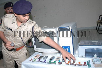 Image Id : 16051079 <span>Date : 2007-12-30 <span>Category : Crime Law and Justice</span>