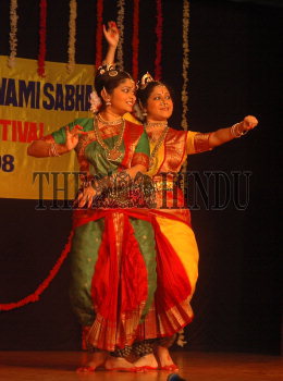 Image Id : 16712045 <span>Date : 2008-02-01 <span>Category : Arts Culture and Entertainment</span>