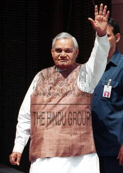Image Id : 24174325 <span>Date : 2002-04-30 <span>Category : Politics</span>