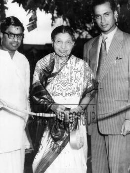Image Id : 1456781105 <span>Date : 1953-12-12 <span>Category : Economy Business and Finance</span>