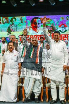 Image Id : 1465511675 <span>Date : 2024-08-20 <span>Category : Politics</span>