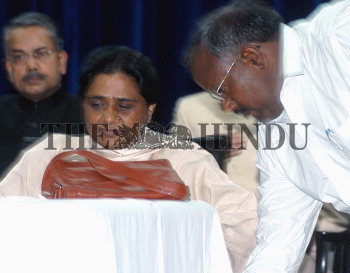 Image Id : 103028130 <span>Date : 2008-06-11 <span>Category : Politics</span>