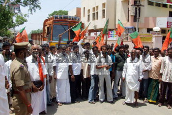 Image Id : 103419083 <span>Date : 2008-07-03 <span>Category : Politics</span>