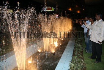 Image Id : 103570113 <span>Date : 2008-07-12 <span>Category : Economy Business and Finance</span>